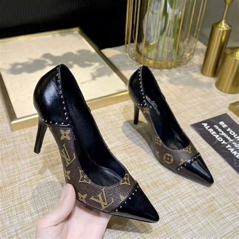 louis vuitton heel.